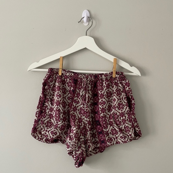 BRANDY MELVILLE PATTERNED SHORTS - Picture 1 of 3